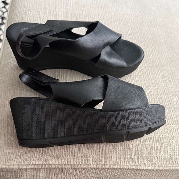 Callisto Black Women's Sandals - Picture 2 of 3